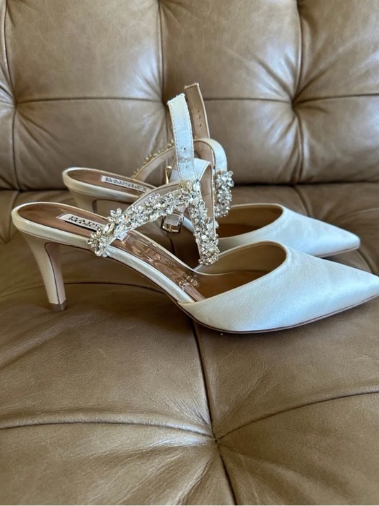 Badgley Mischka Shoes - Badgley Mischka Ivory Satin Slingback Heels